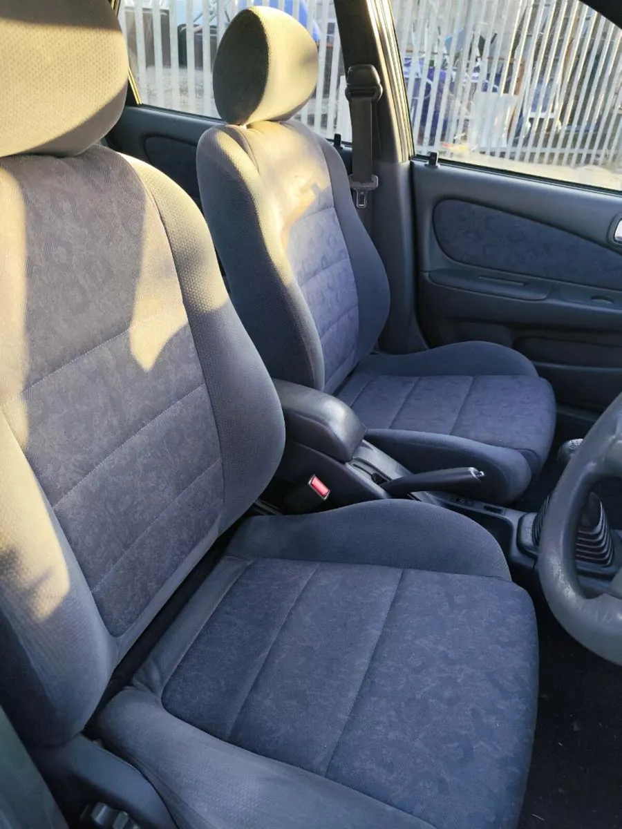 00 Toyota Corolla 1.4 - Image 2