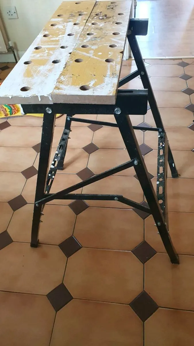 Portable work bench - Image 1