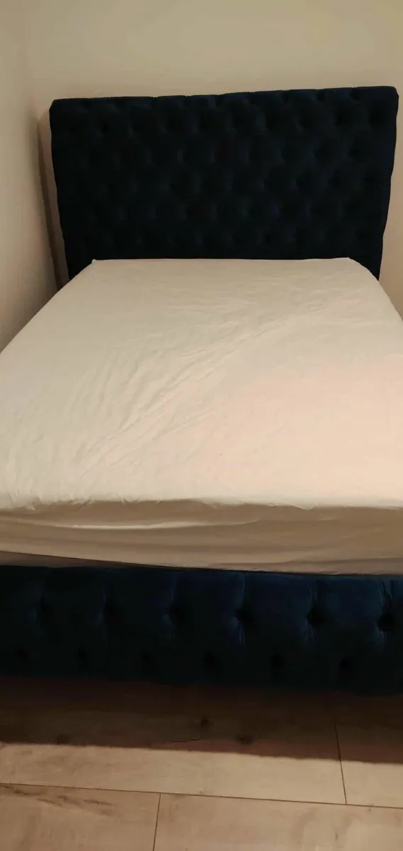 Bed - Image 1