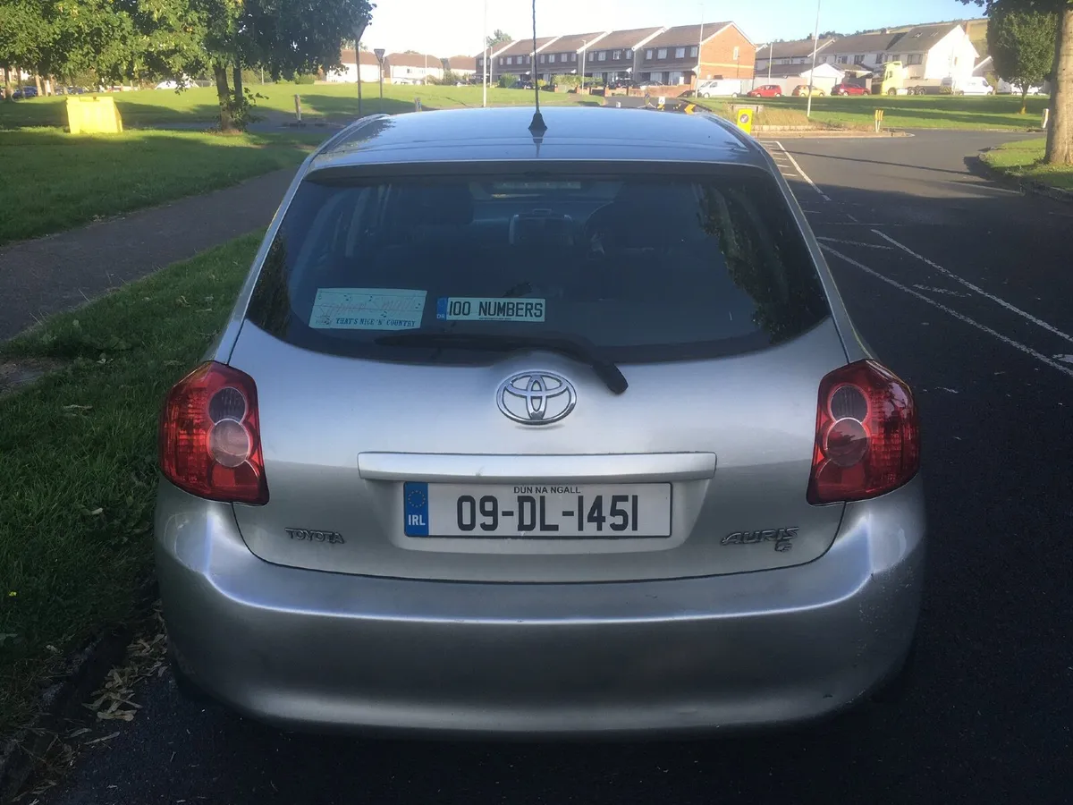 Toyota Auris 2009 - Image 2