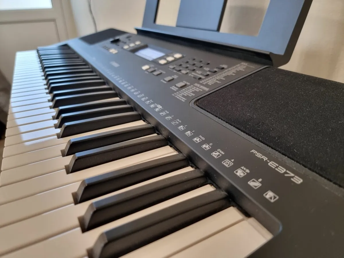 Electronic keyboard - Image 2