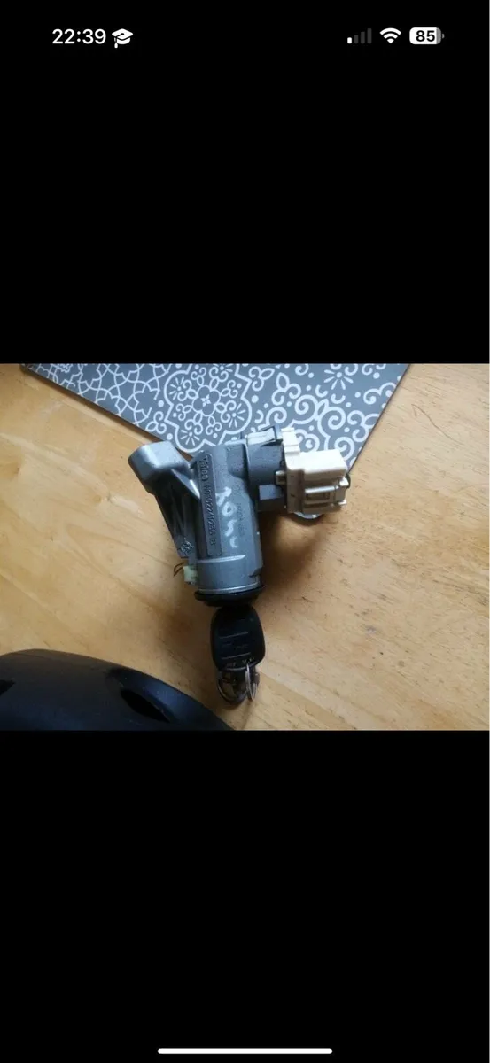 Ignition Toyota Vitz - Image 1