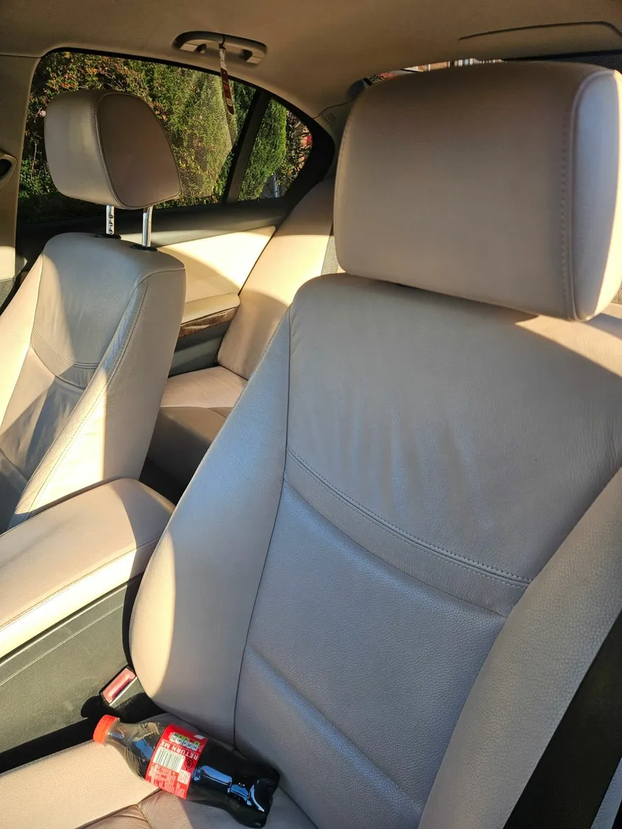 BMW 3-Series 2009 - Image 3