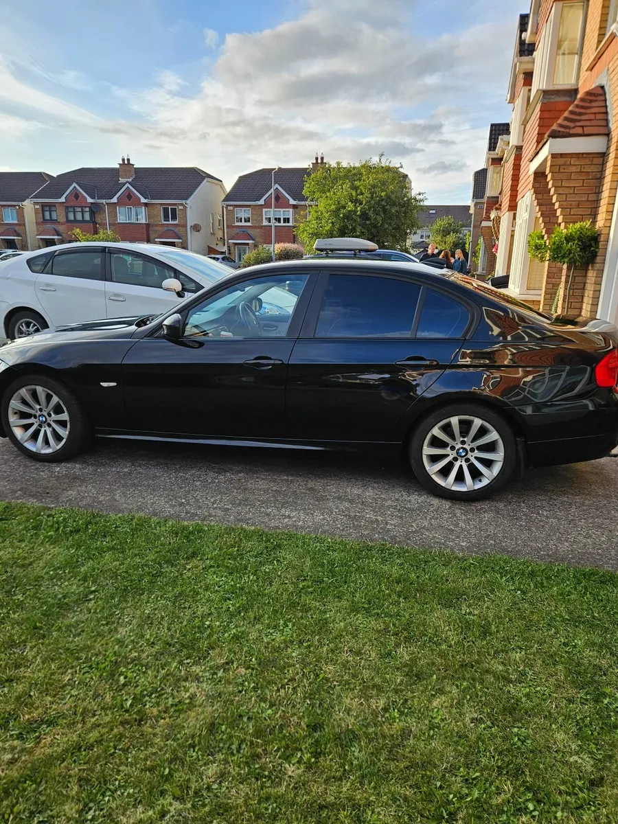 BMW 3-Series 2009 - Image 3