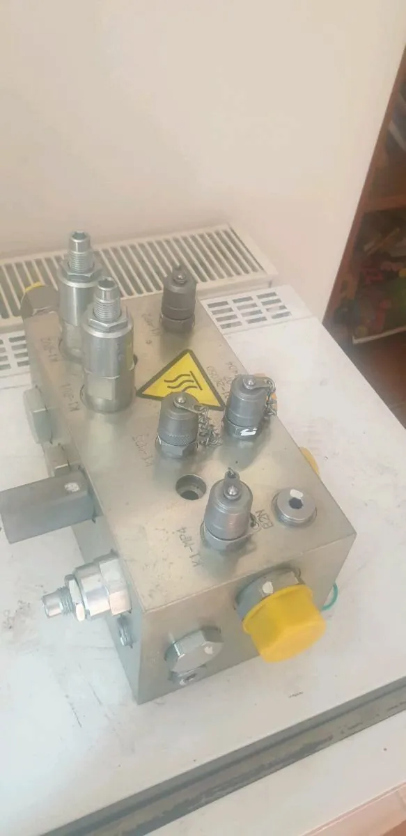 Hydraulic manifold block sandvik - Image 2