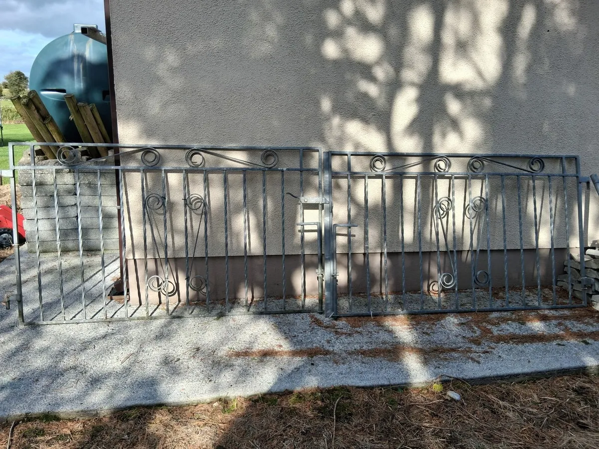 Galvanised entrance gates - Image 3
