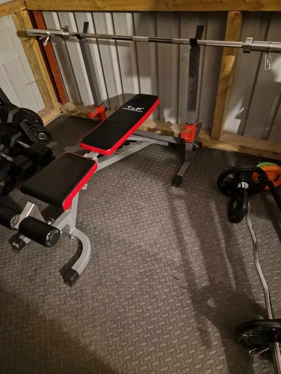 Gym bench / squat stand/20kg barbell - Image 2