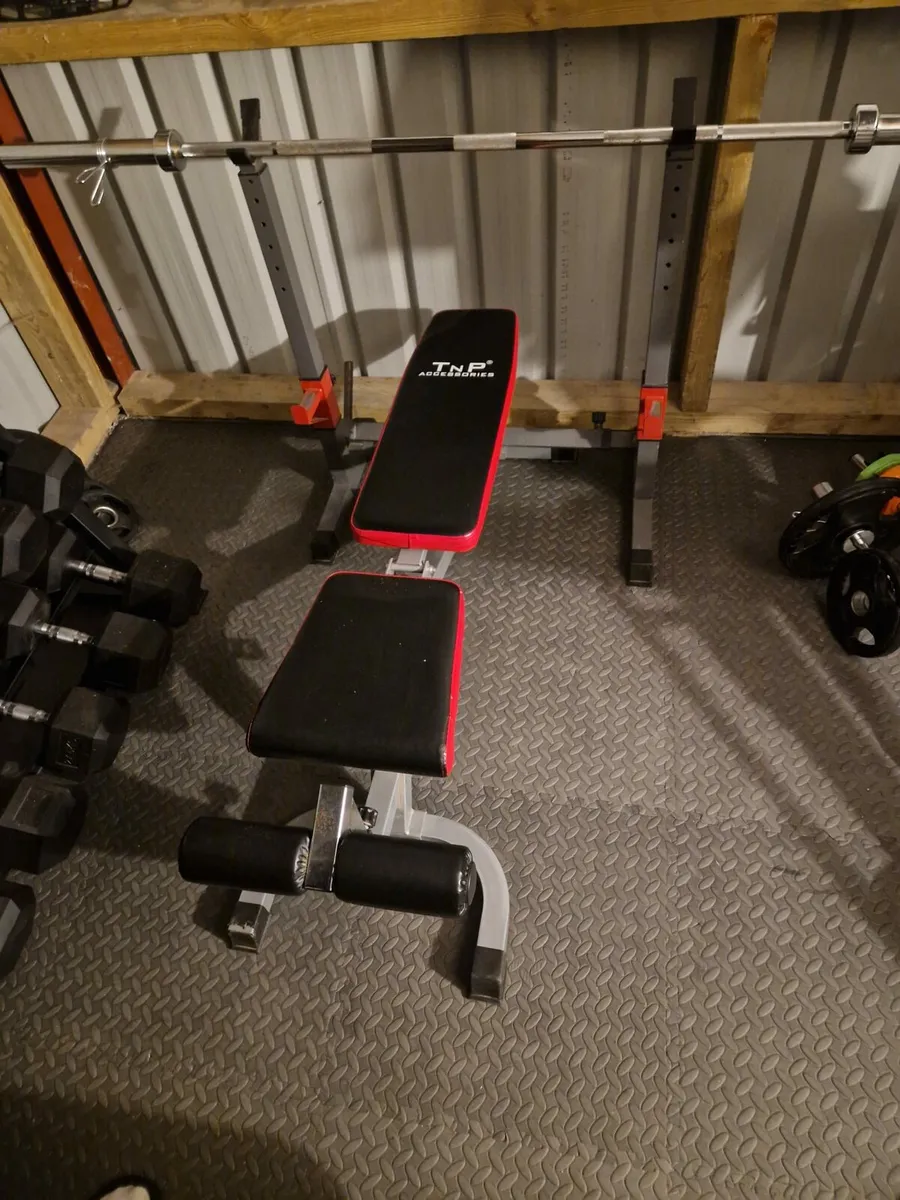 Gym bench / squat stand/20kg barbell - Image 4