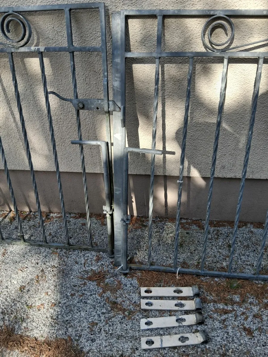 Galvanised entrance gates - Image 4
