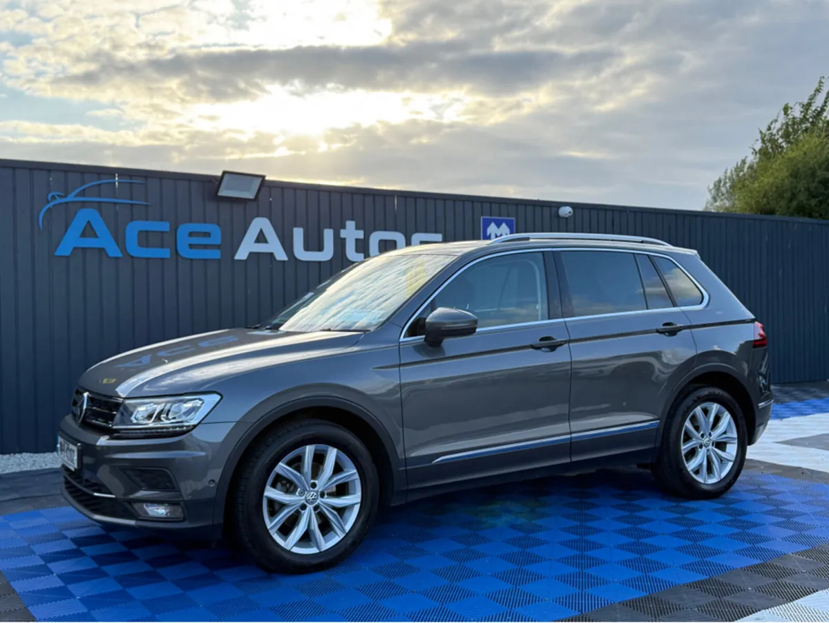 Volkswagen Tiguan HIGHLINE **SUNROOF** 2.0L DIESEL - Image 3