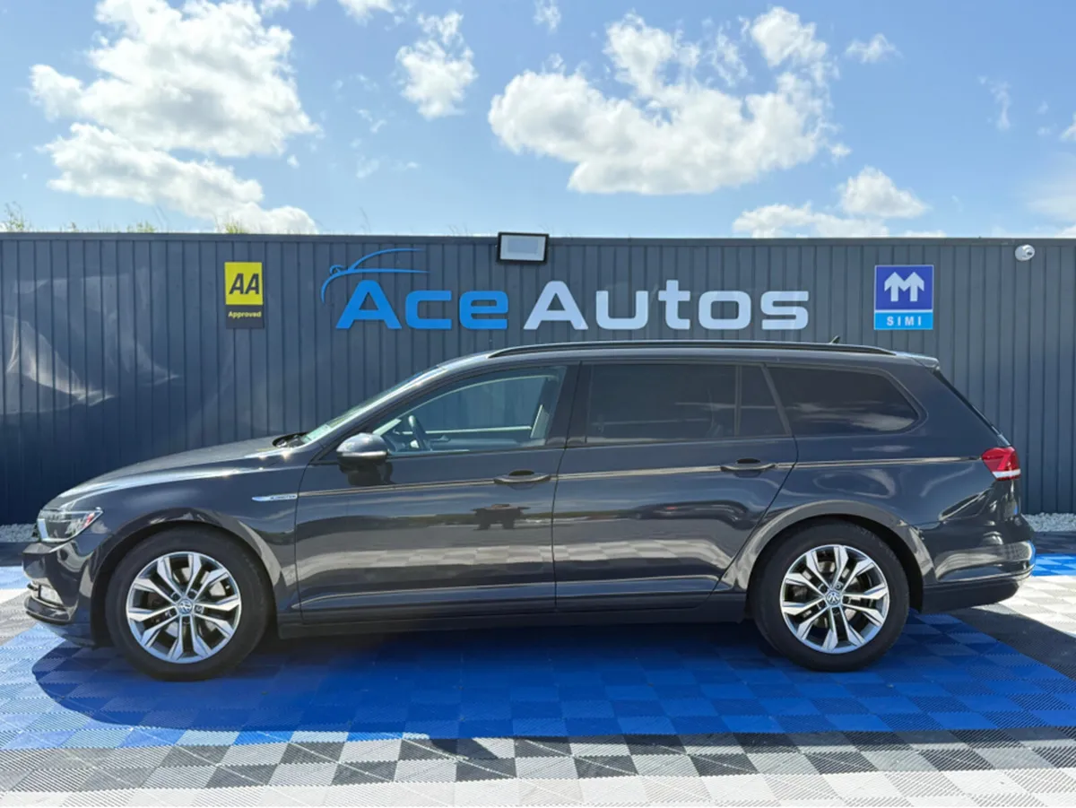 Volkswagen Passat BLUEMOTION - 2.0L DIESEL - MANUA - Image 4