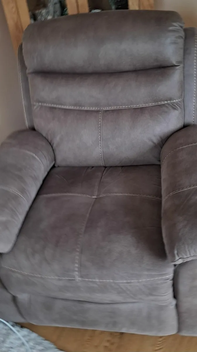 Three piece suite - Image 2