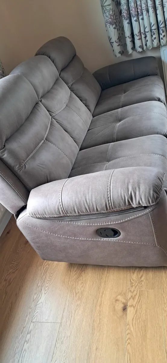 Three piece suite - Image 3