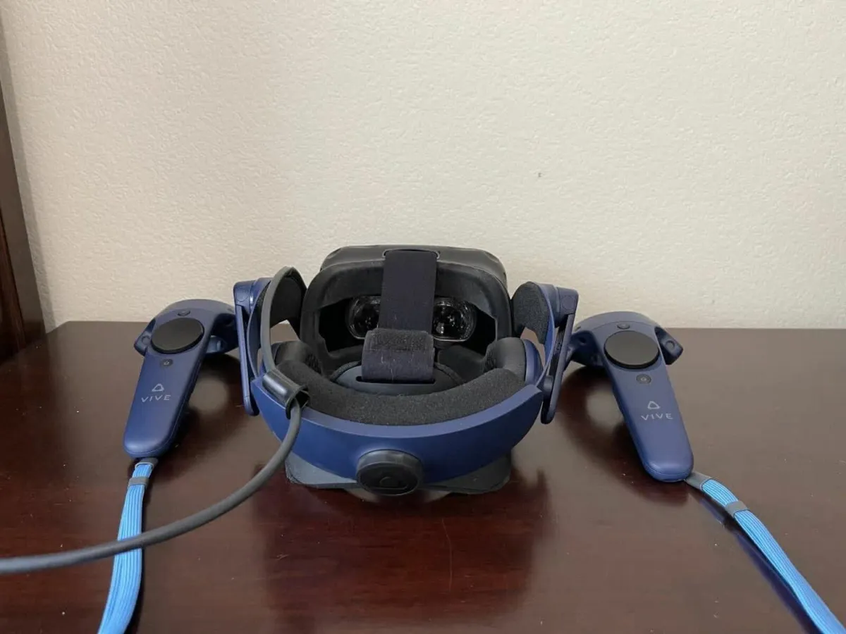 HTC Vive Pro 2 Full Kit - Image 2