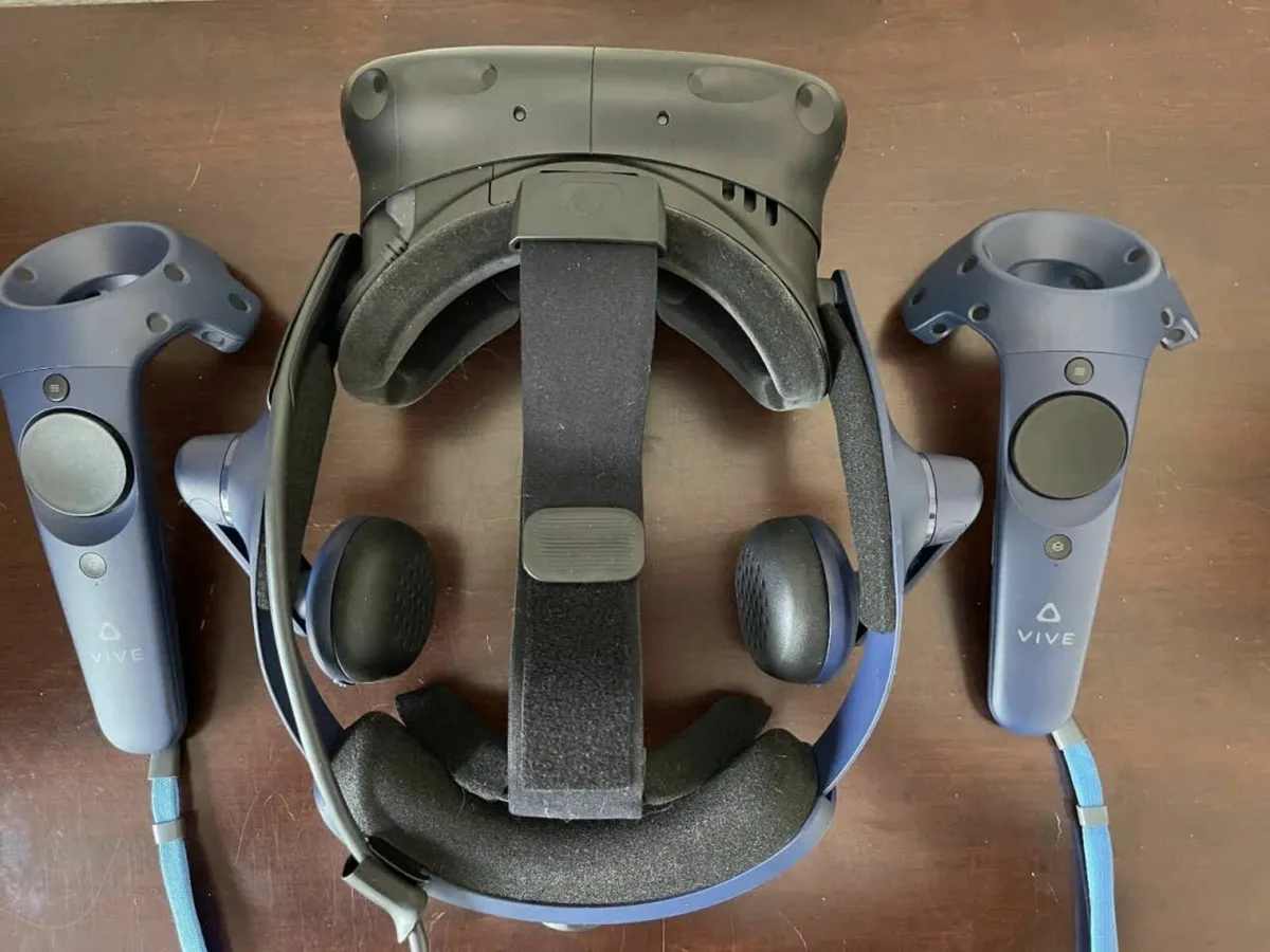 HTC Vive Pro 2 Full Kit - Image 3