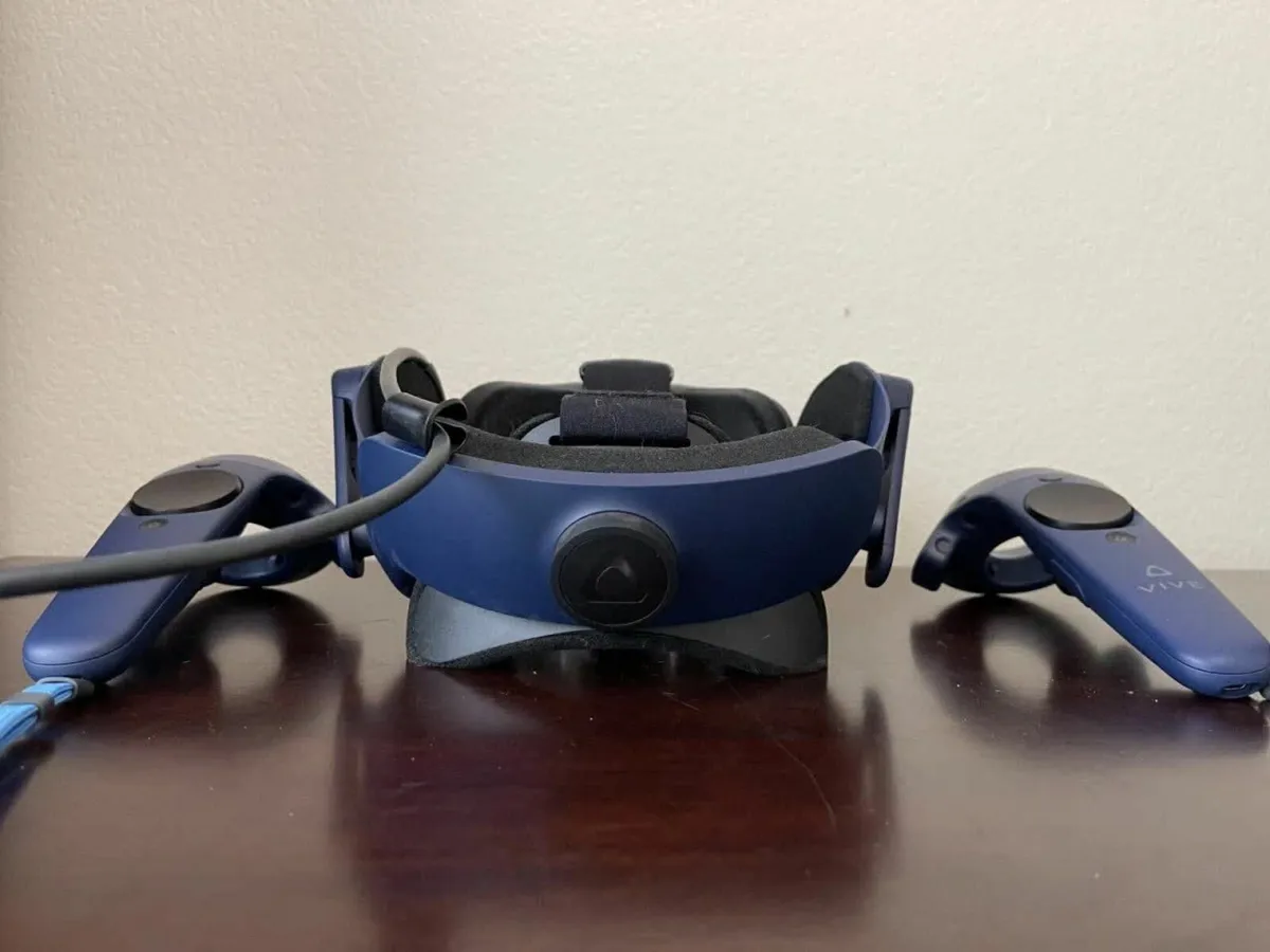 HTC Vive Pro 2 Full Kit - Image 4