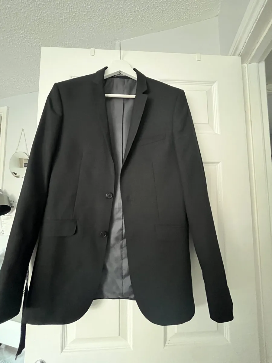 Man’s suit - Image 1