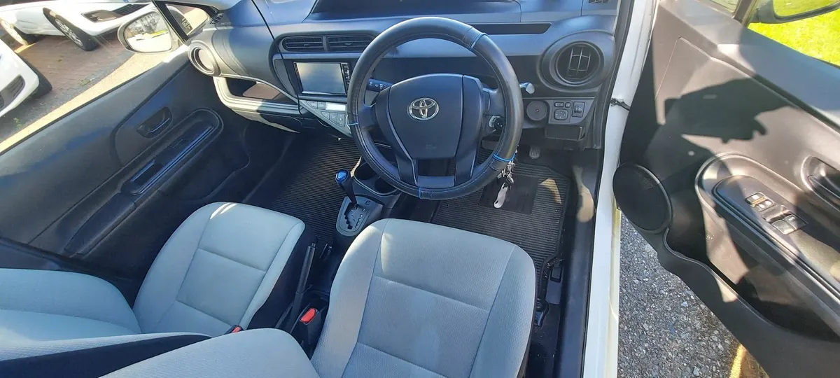 Toyota Aqua 2016 - Image 2