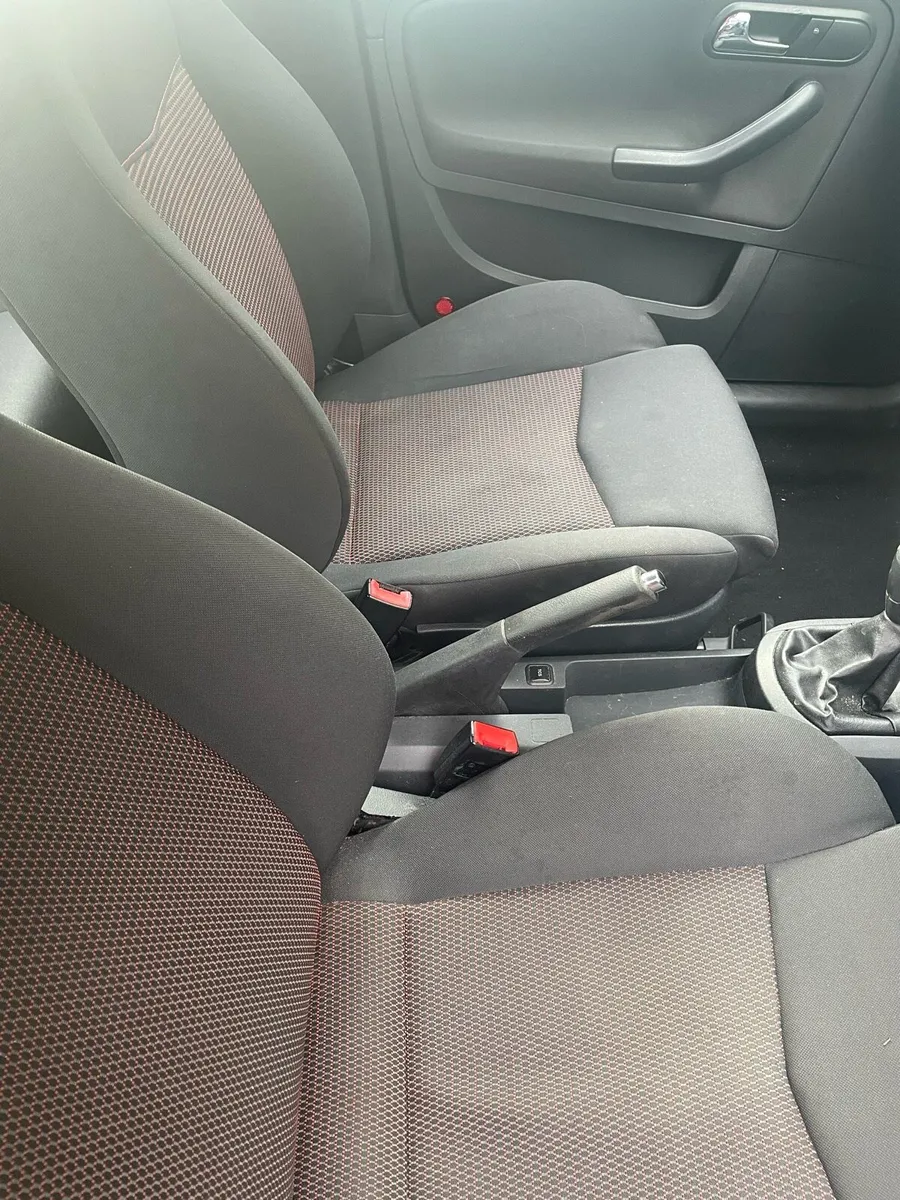 2007 seat Ibiza 1.4 petrol TAX 10,2025 - Image 4