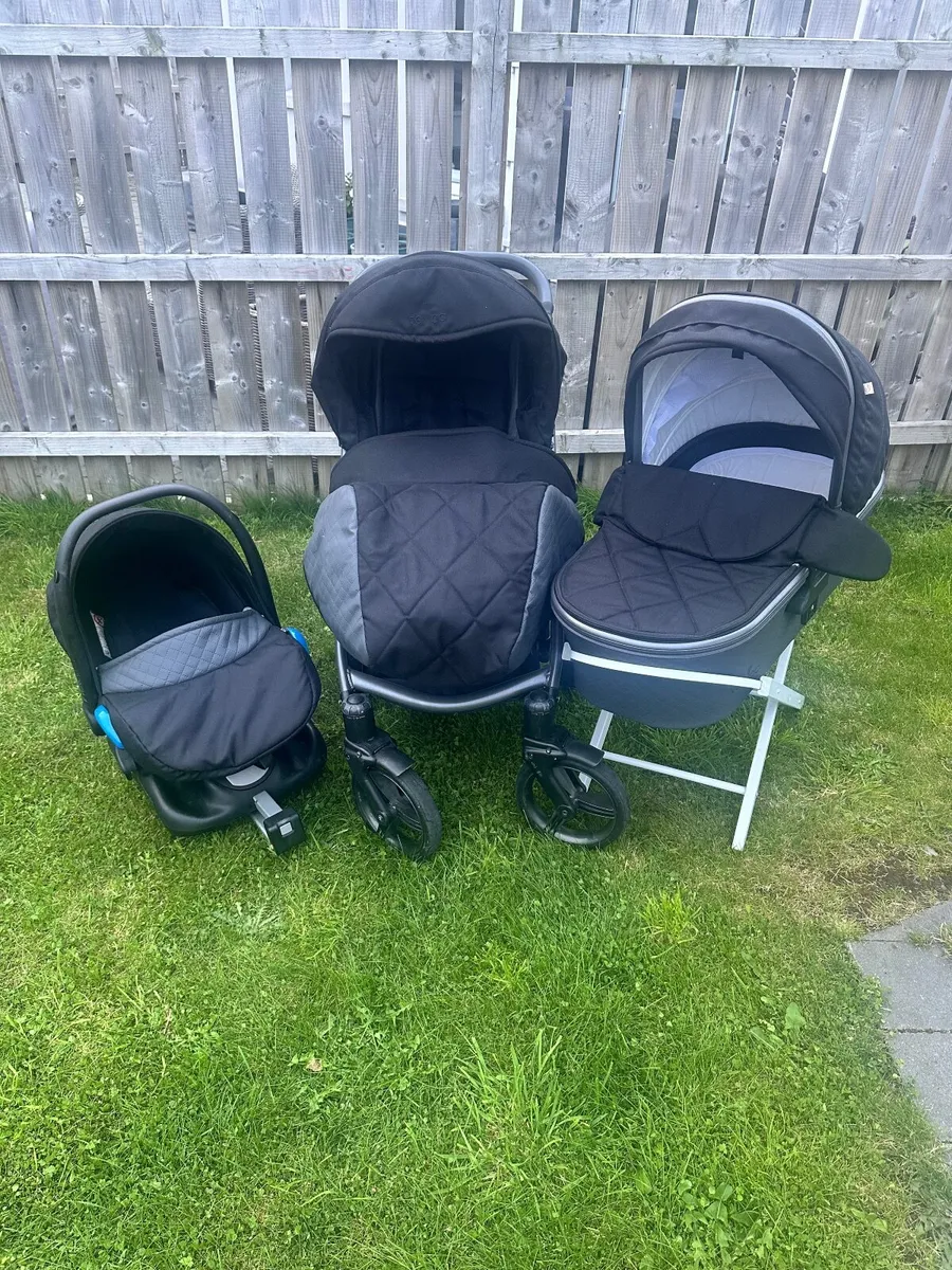 Childs 3 in 1 travel system - Image 1