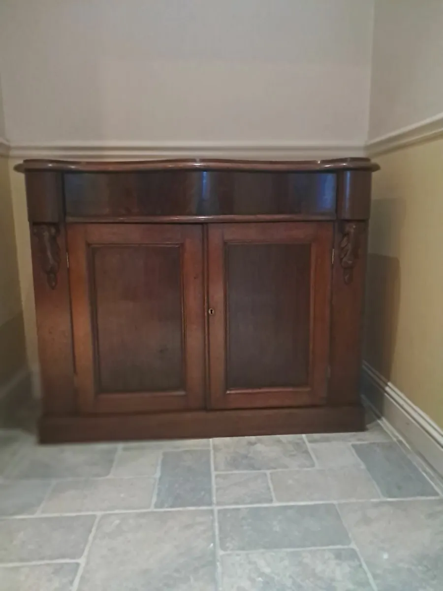 Cabinet - Image 1