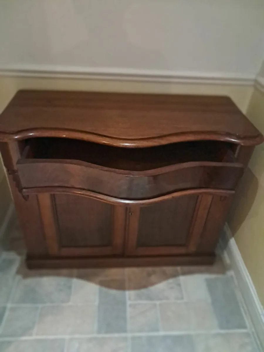 Cabinet - Image 3