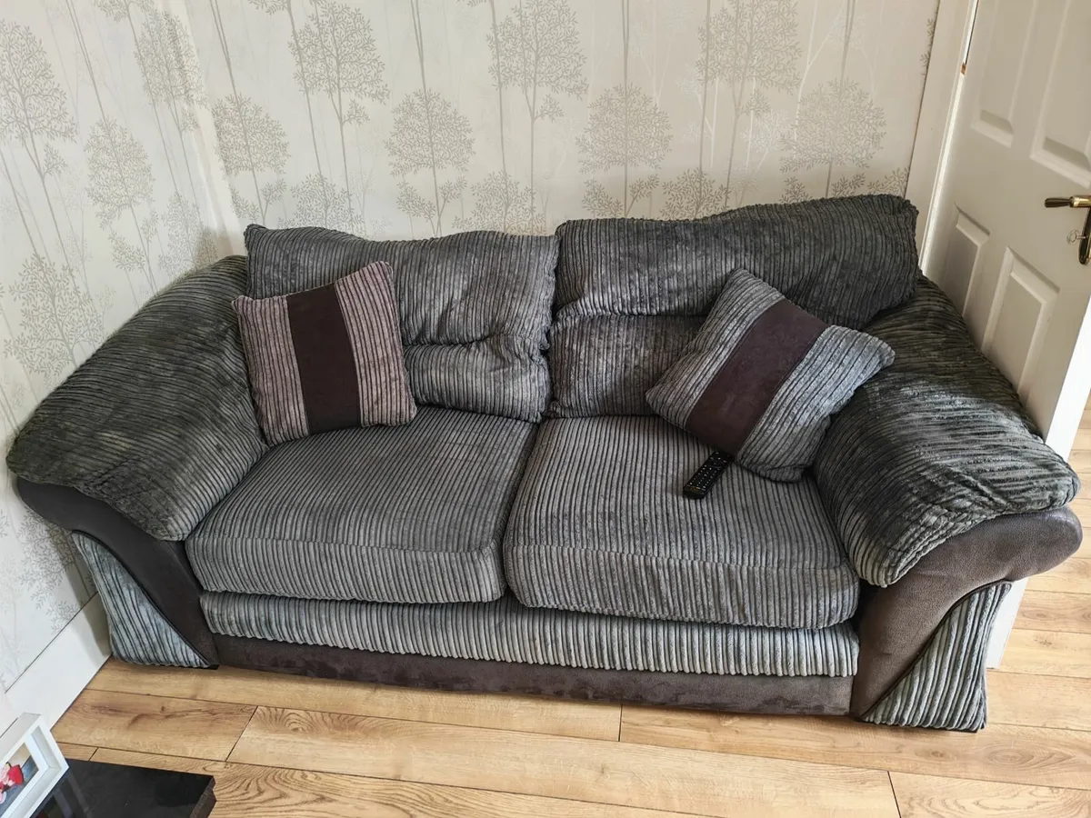 Lounge suite for sale €300 ono - Image 2