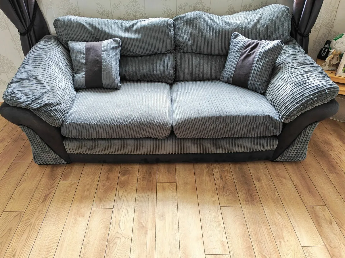 Lounge suite for sale €300 ono - Image 1