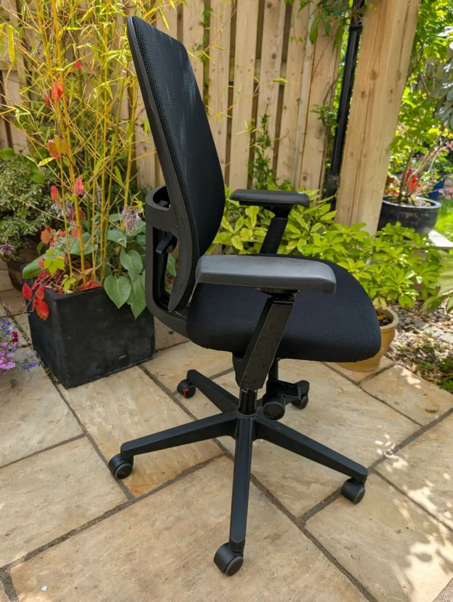 Ergonomic office chair - Image 3