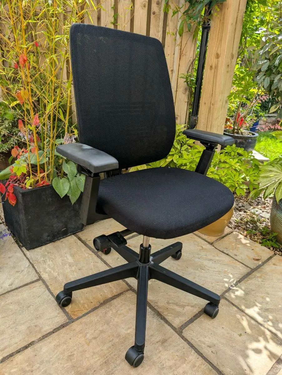 Ergonomic office chair - Image 4