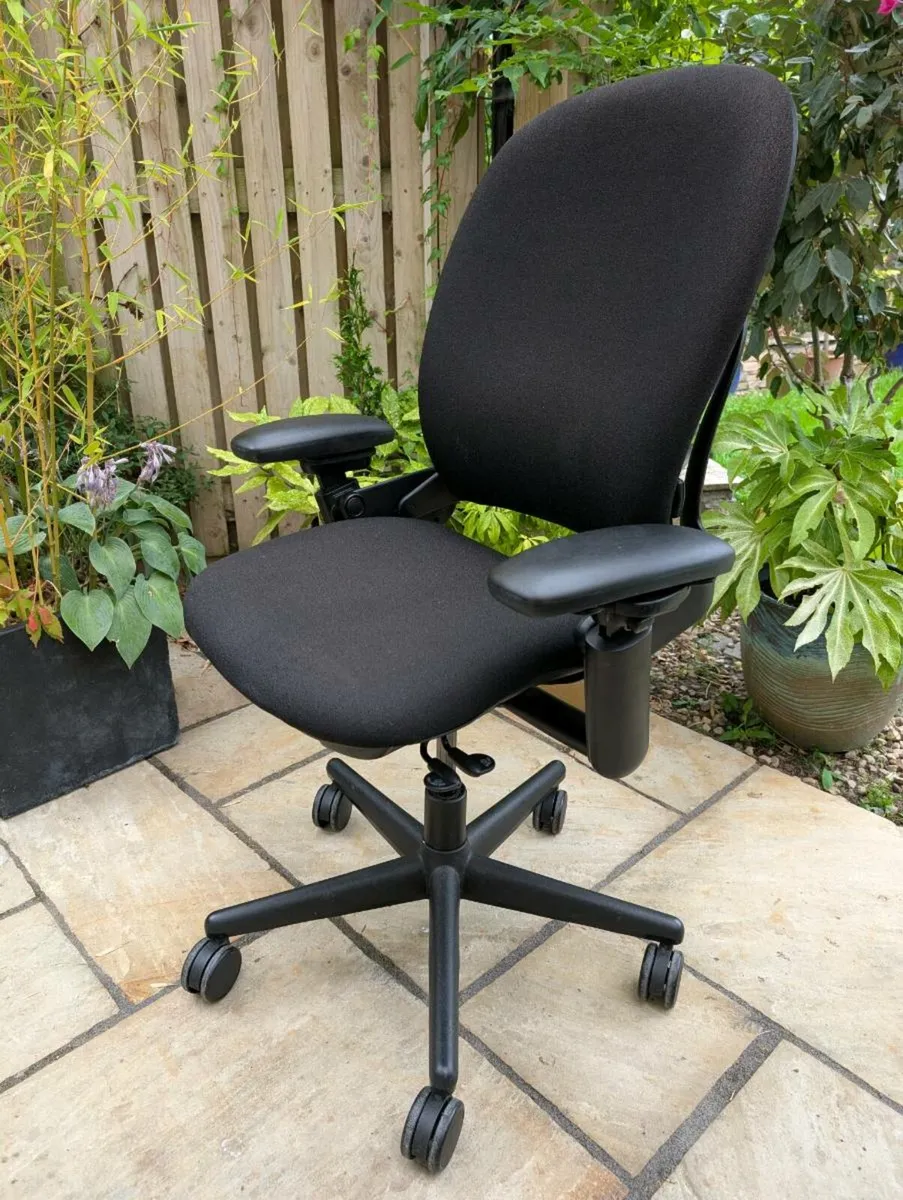 Ergonomic office chair - Image 3