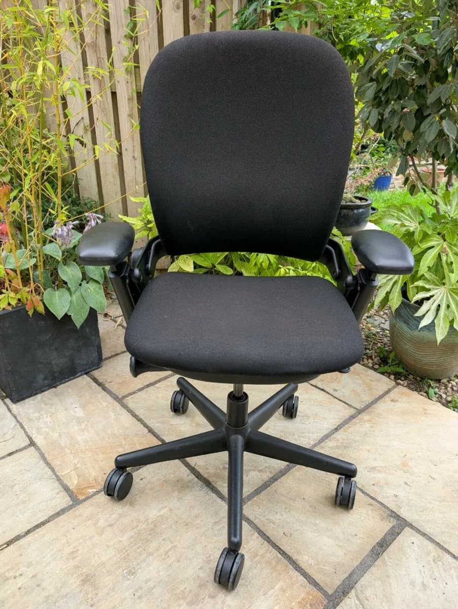 Ergonomic office chair - Image 4