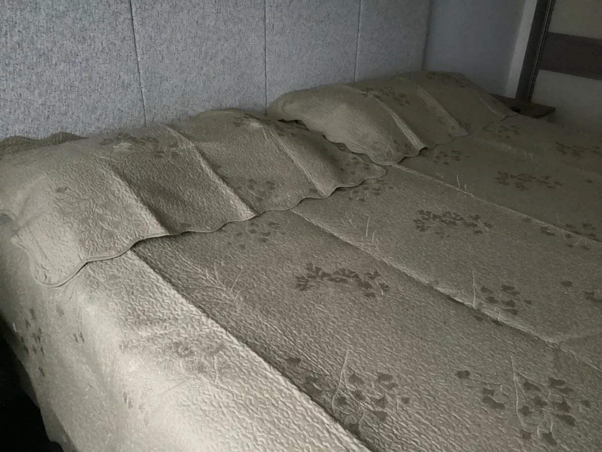 Bedspread - Image 1