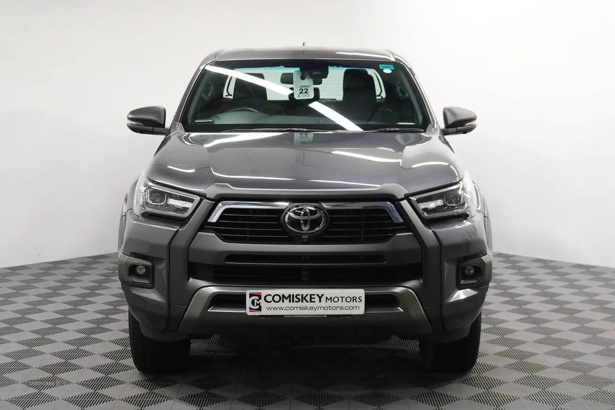 Toyota HiLux D-4d Invincible X - Image 2