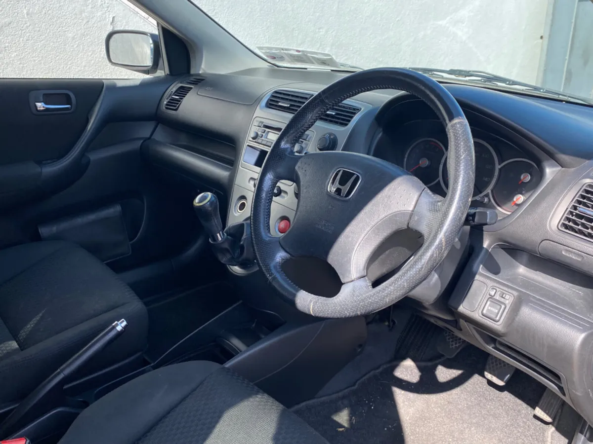 Honda Civic 1.4 5Dr one owner car - Image 4
