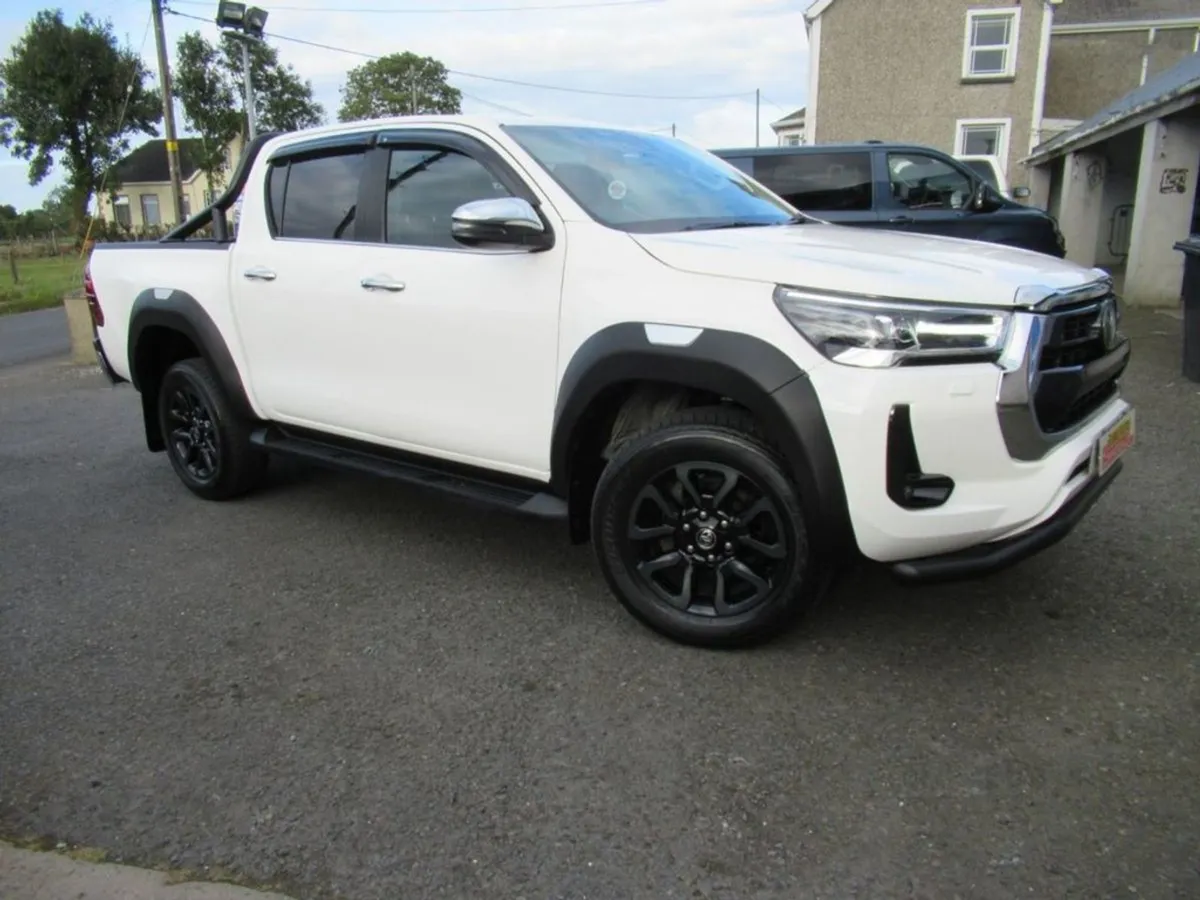 Toyota HiLux 2.4 D-4d Invincible X Styling Pickup - Image 1