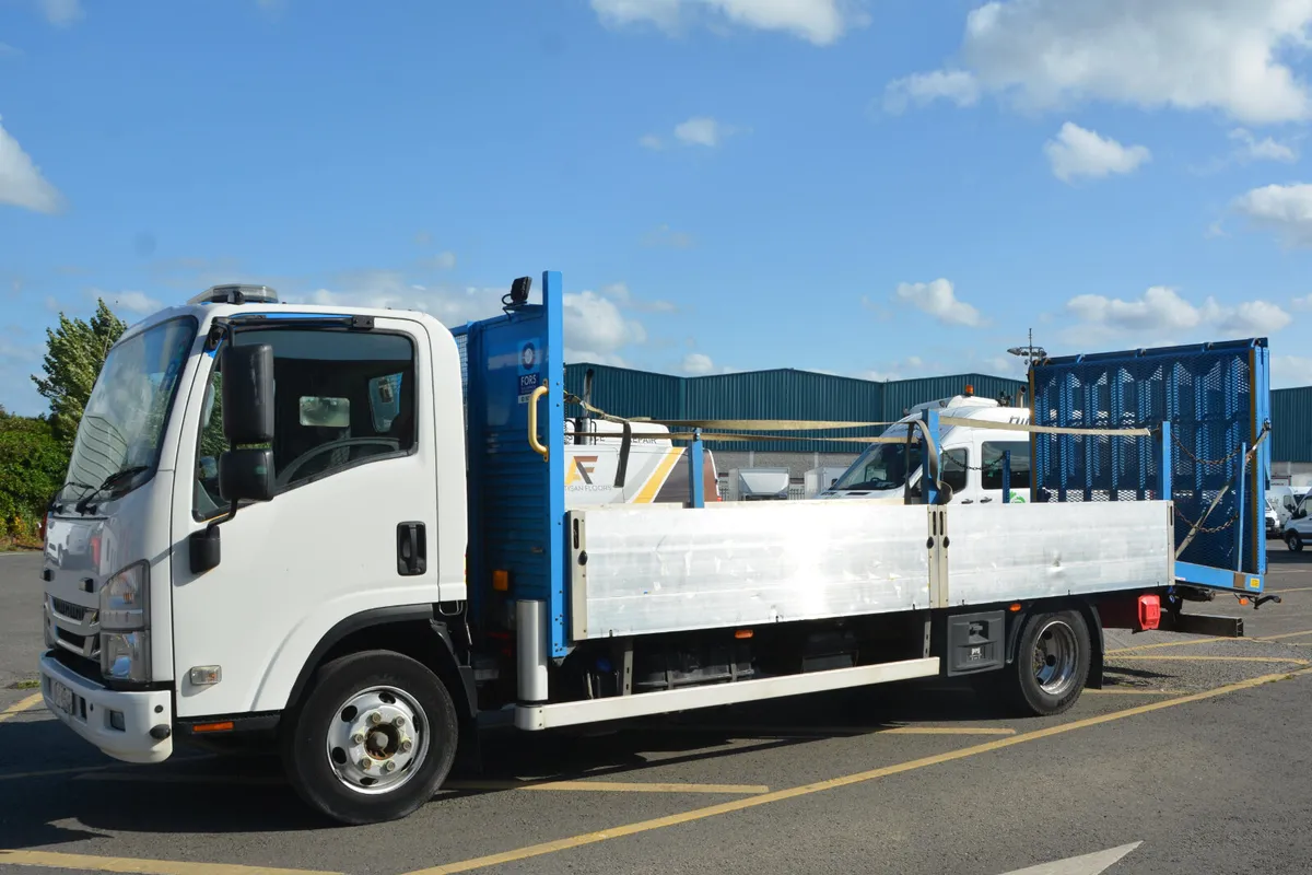 Isuzu N75 7.5T Hydraulic Beaver tail & Winch - Image 2