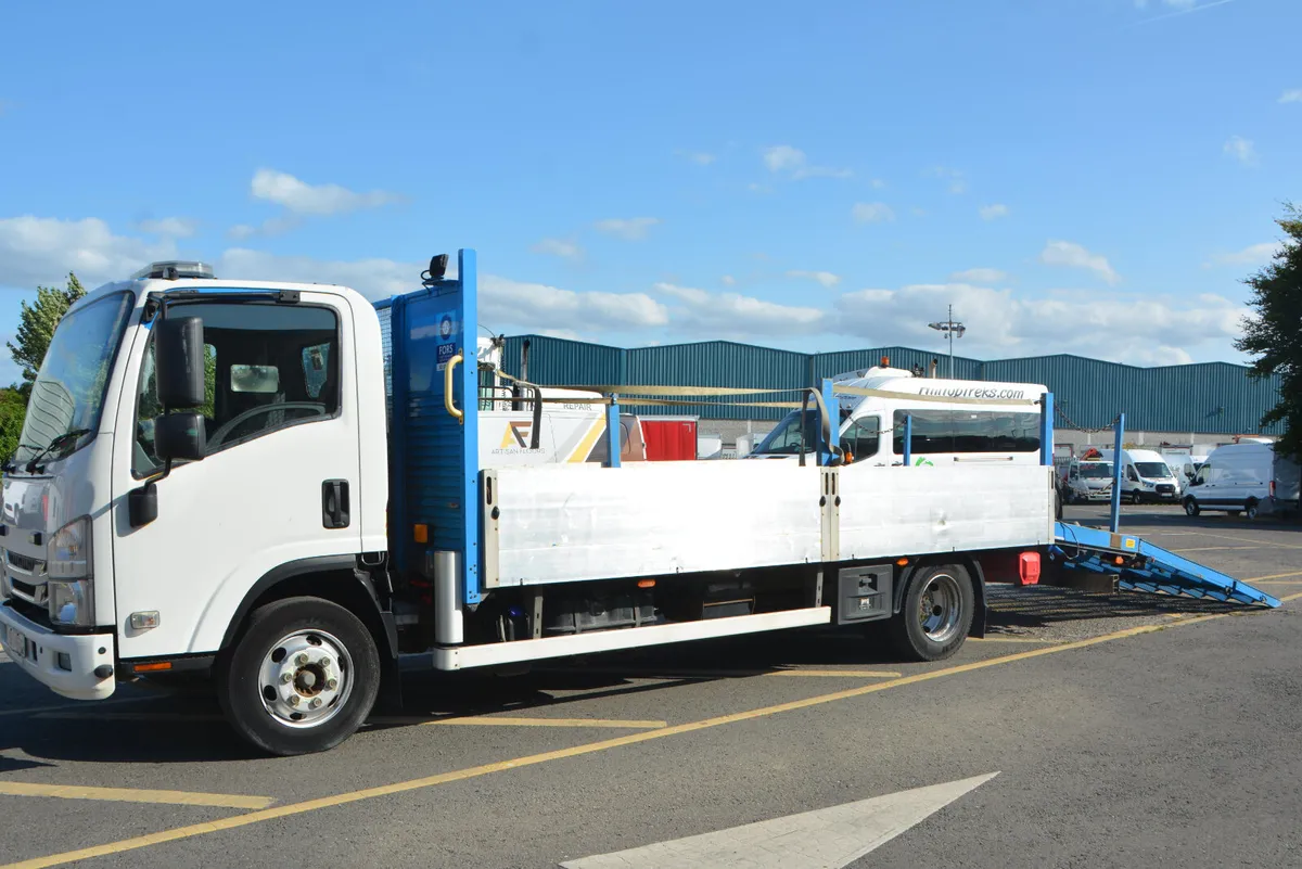 Isuzu N75 7.5T Hydraulic Beaver tail & Winch - Image 1