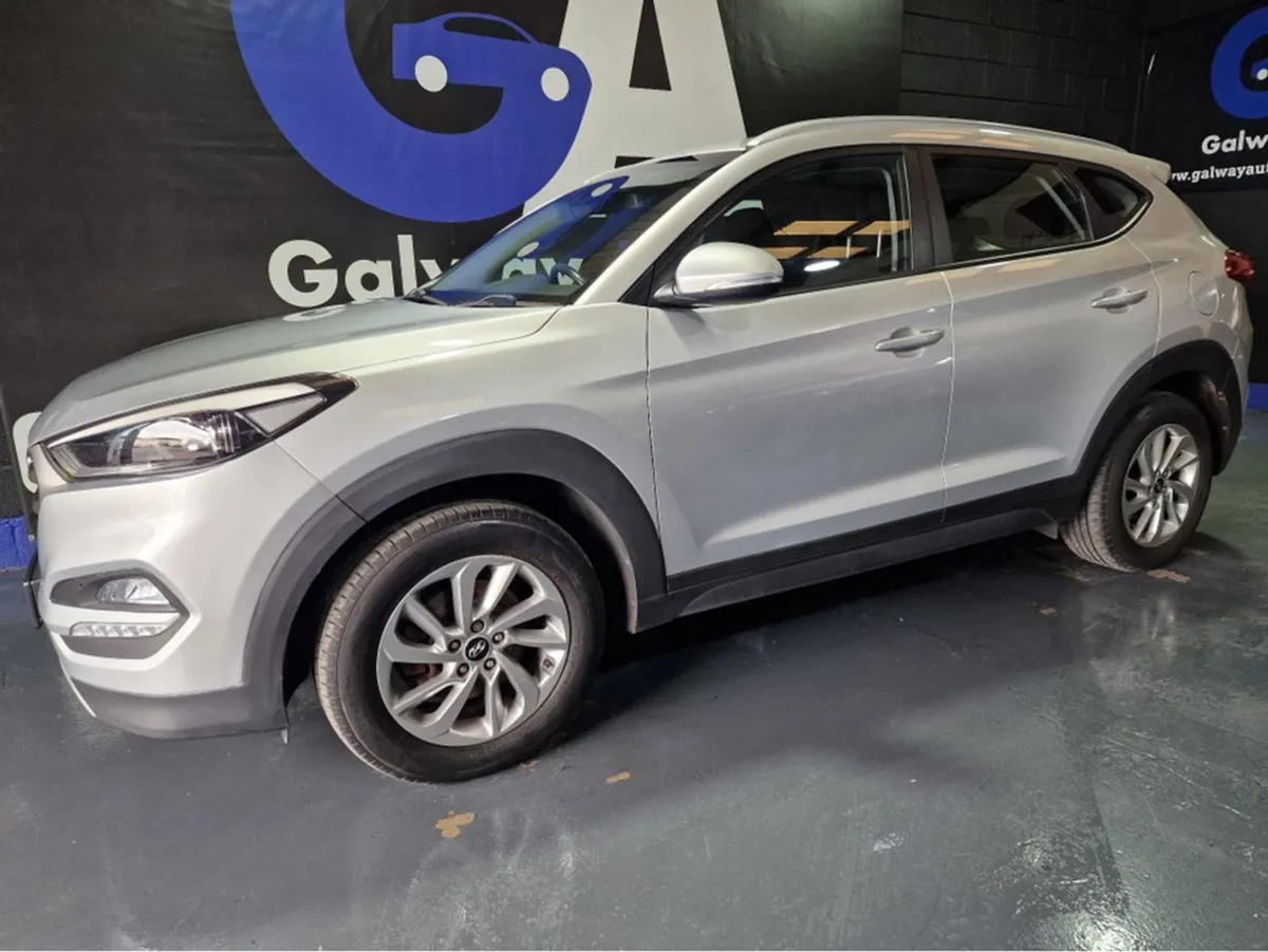 Hyundai Tucson SE Nav-low Mileage-rear Camera Wit - Image 4