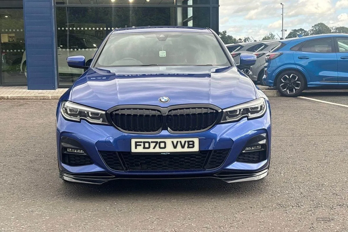 BMW 3 Series 2.0 330e 12kwh M Sport Plug-in Hybri - Image 4