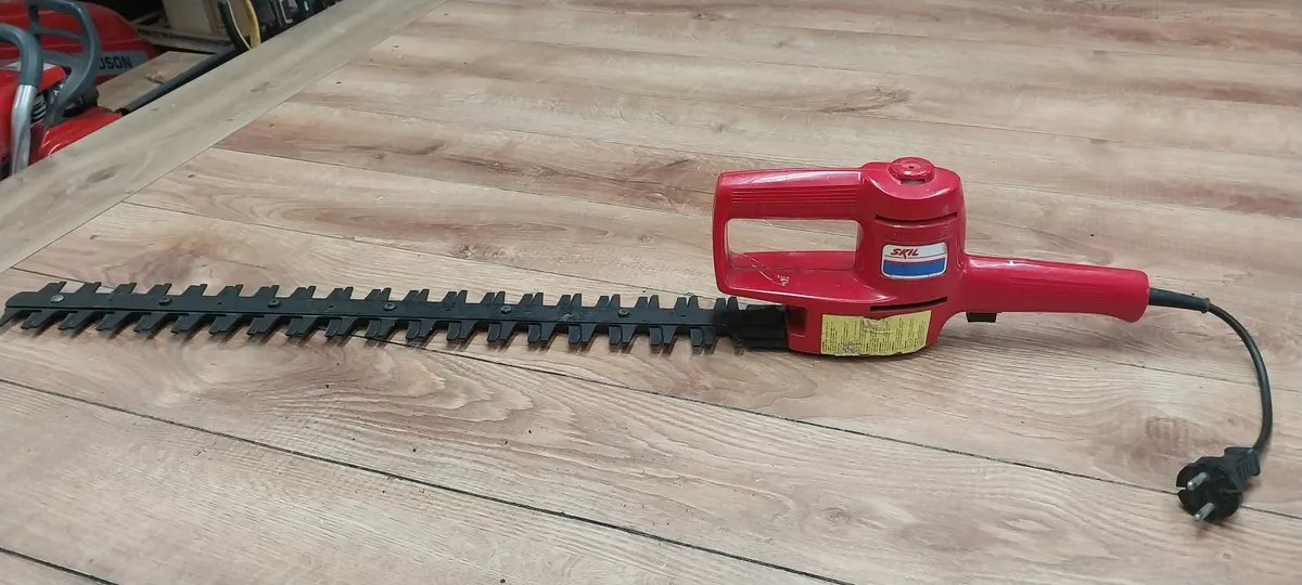 Electric hedge trimmer - Image 2