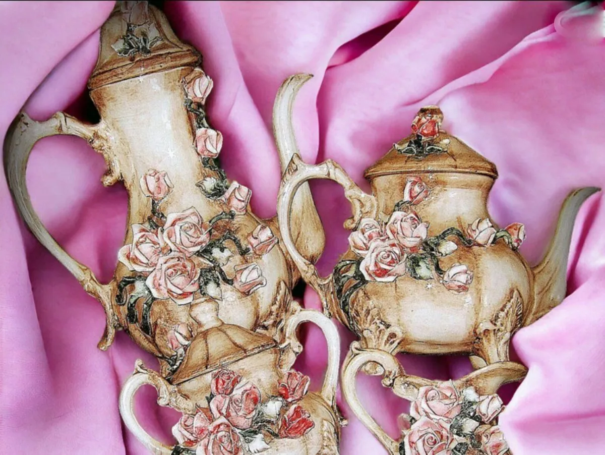 Authentic Vintage Capodimonte Set Ex-condition - Image 3