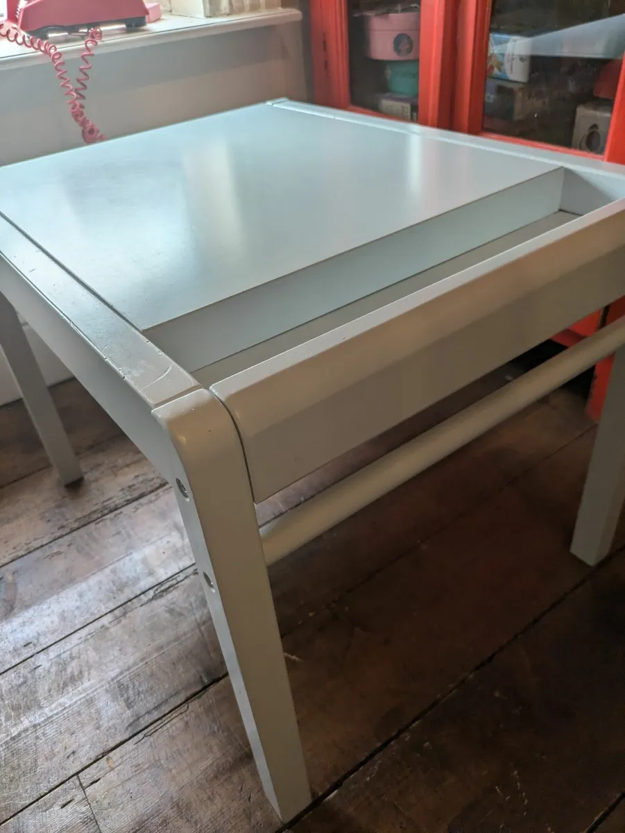 Children's desk (H&M) - Image 1