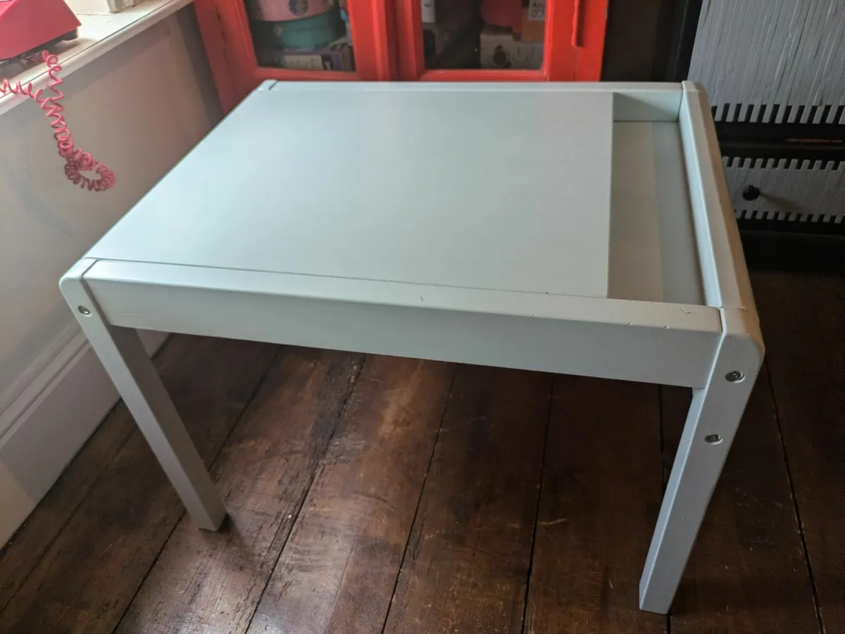 Children's desk (H&M) - Image 2