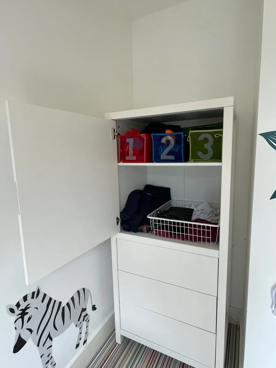 Wardrobe and drawers - Image 3