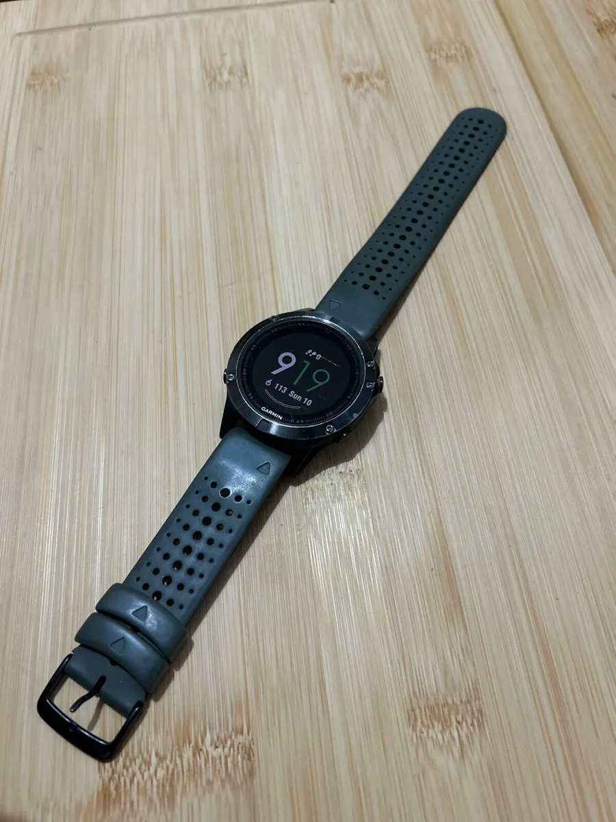 Garmin Fenix 5 - Image 1