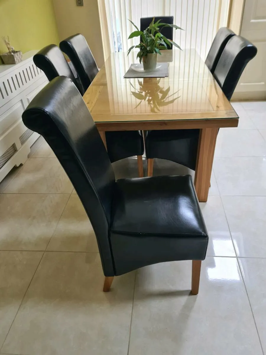 Set of 6 black dining table chairs - Image 1