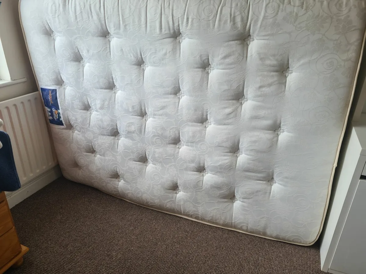 2 x 4'6" double mattresses good condition no stain - Image 2