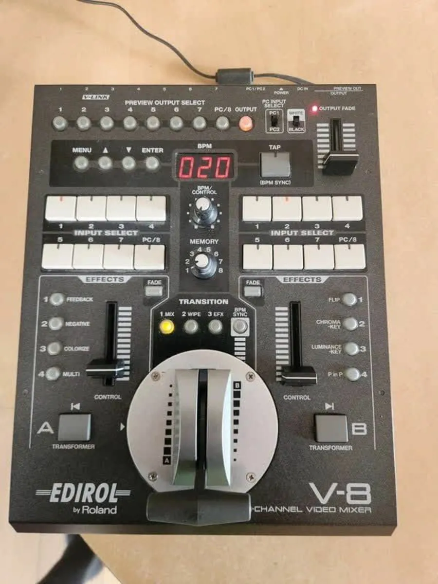 Roland Edirol V-8 chanel video mixer - Image 1