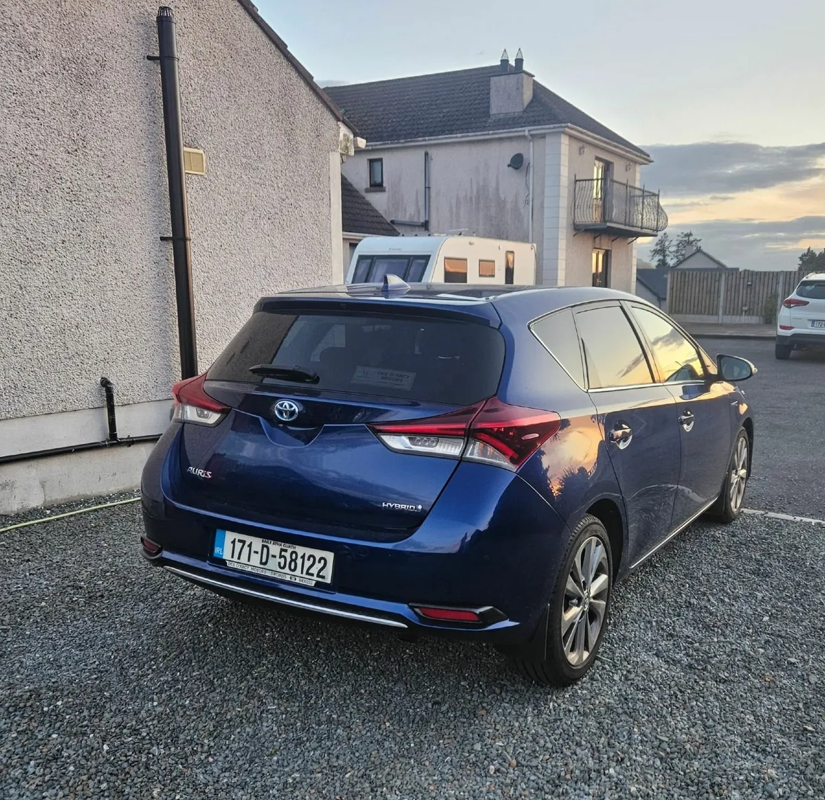 2017 Toyota Auris Hybrid Auto • NCT 06/27 - Image 2